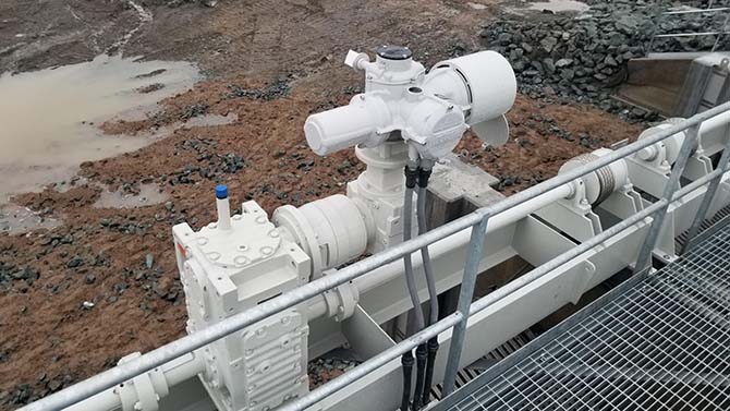 Torque Limiter Allows Fish Barrier To Lower Automatically Torque Limiter Allows Fish Barrier To Lower Automatically